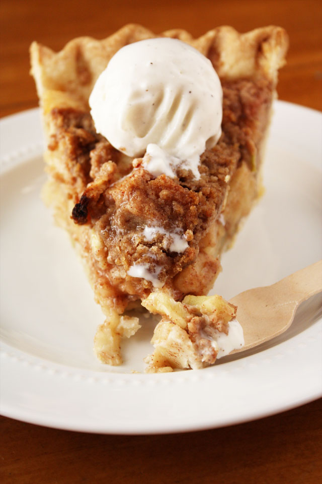 A sweet, crumb-topped apple pie filled with tart, tasty apples and topped with a spicy crumb topping.