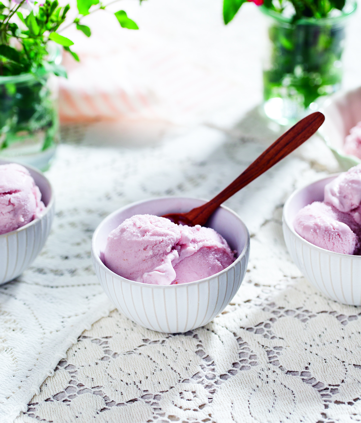 Celebrate Midsummer by making this delicious homemade strawberry ice cream.