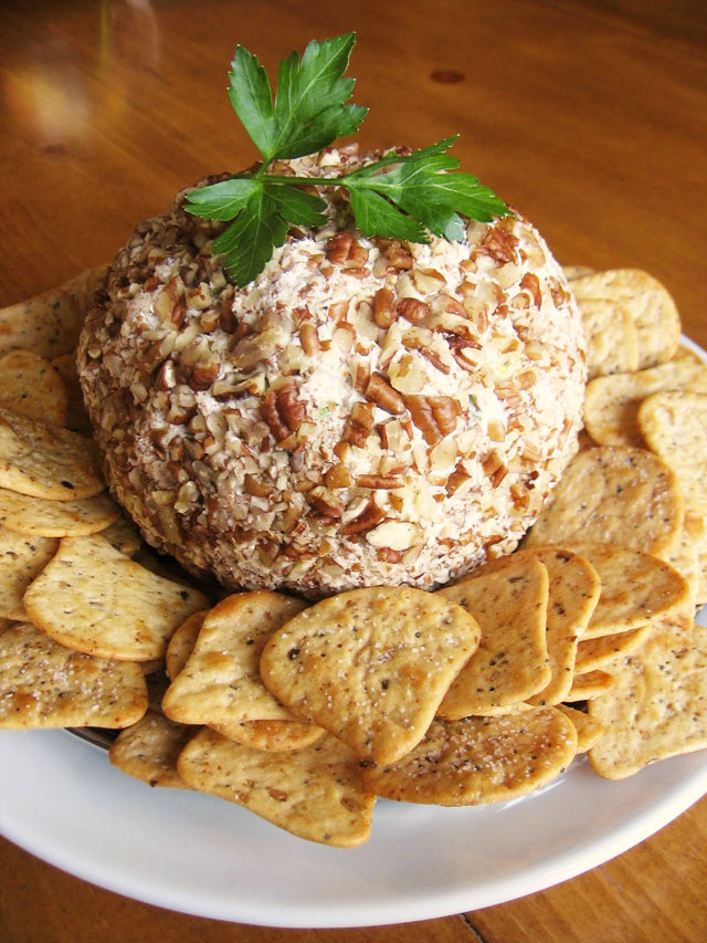 pineapple and green pepper christmas cheese ball