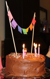 papel-picado-fiesta-cake-bunting-4