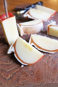 how-to-cut-a-caramel-apple