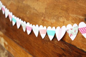 washi-tape-valentines-heart-garland-1