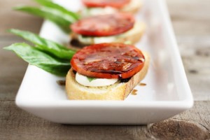 caprese-crostini