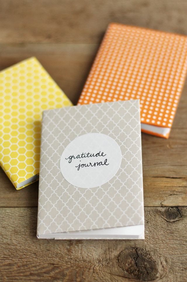 Make these quick gratitude journals to help you be more mindful this Thanksgiving season.