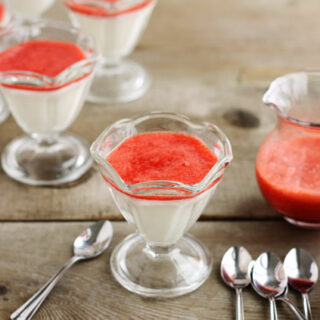 easy panna cotta with strawberry coulis