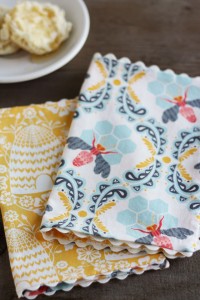 scalloped-tea-napkins