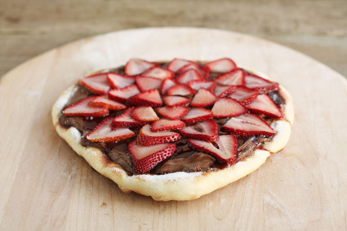 grilled nutella pizza