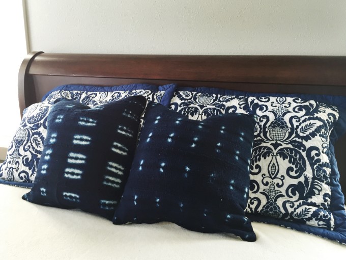 master bedroom navy throw pillows