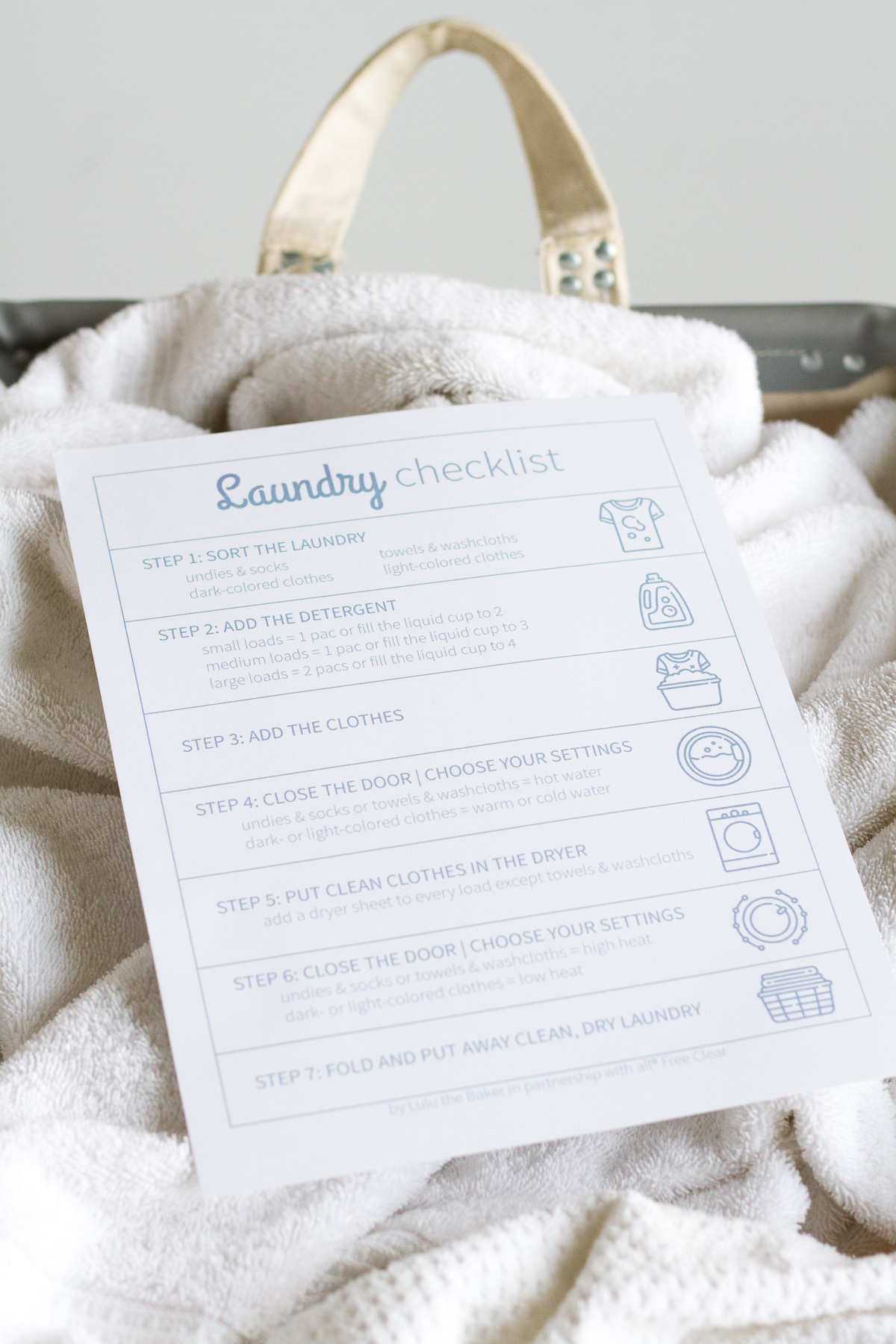 This free printable laundry checklist will help your kids learn how to help with the laundry.