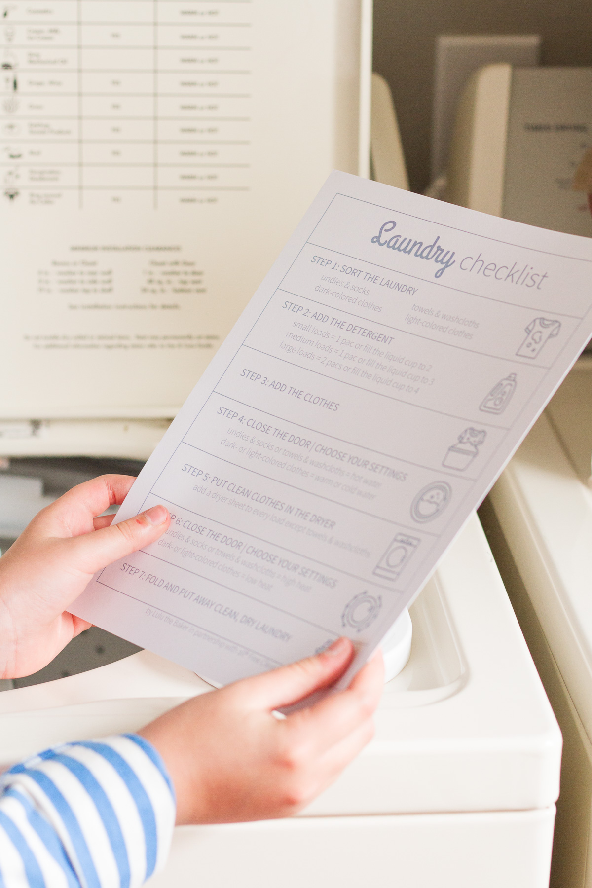 This free printable laundry checklist will help your kids learn how to help with the laundry.