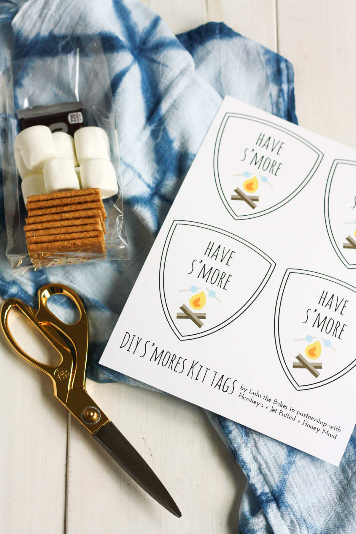 spread s'more love this summer by making these cute DIY s'mores kits for friends, family, and neighbors!