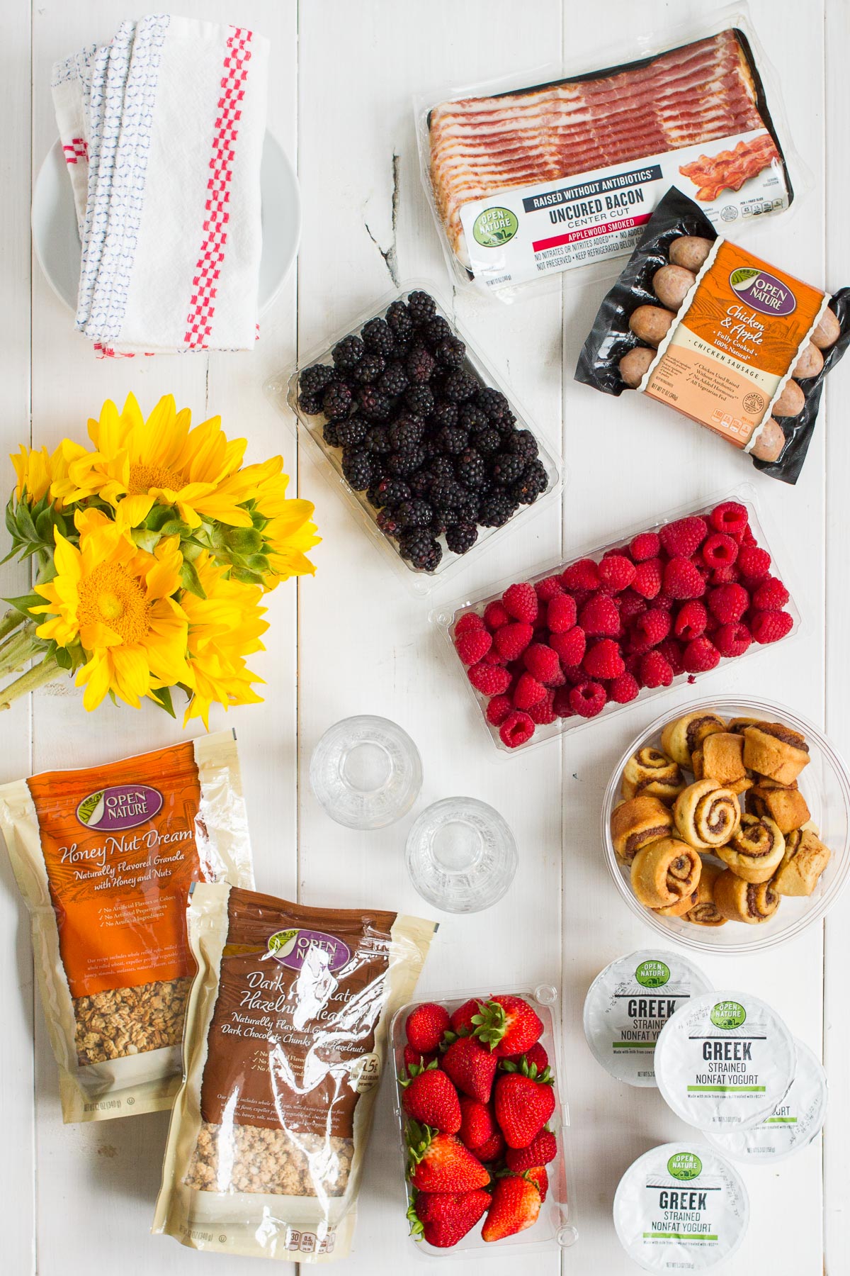 I'm sharing my tips for putting together an effortless summer brunch!