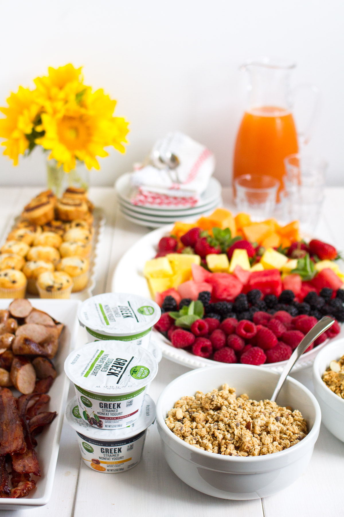 I'm sharing my tips for putting together an effortless summer brunch!