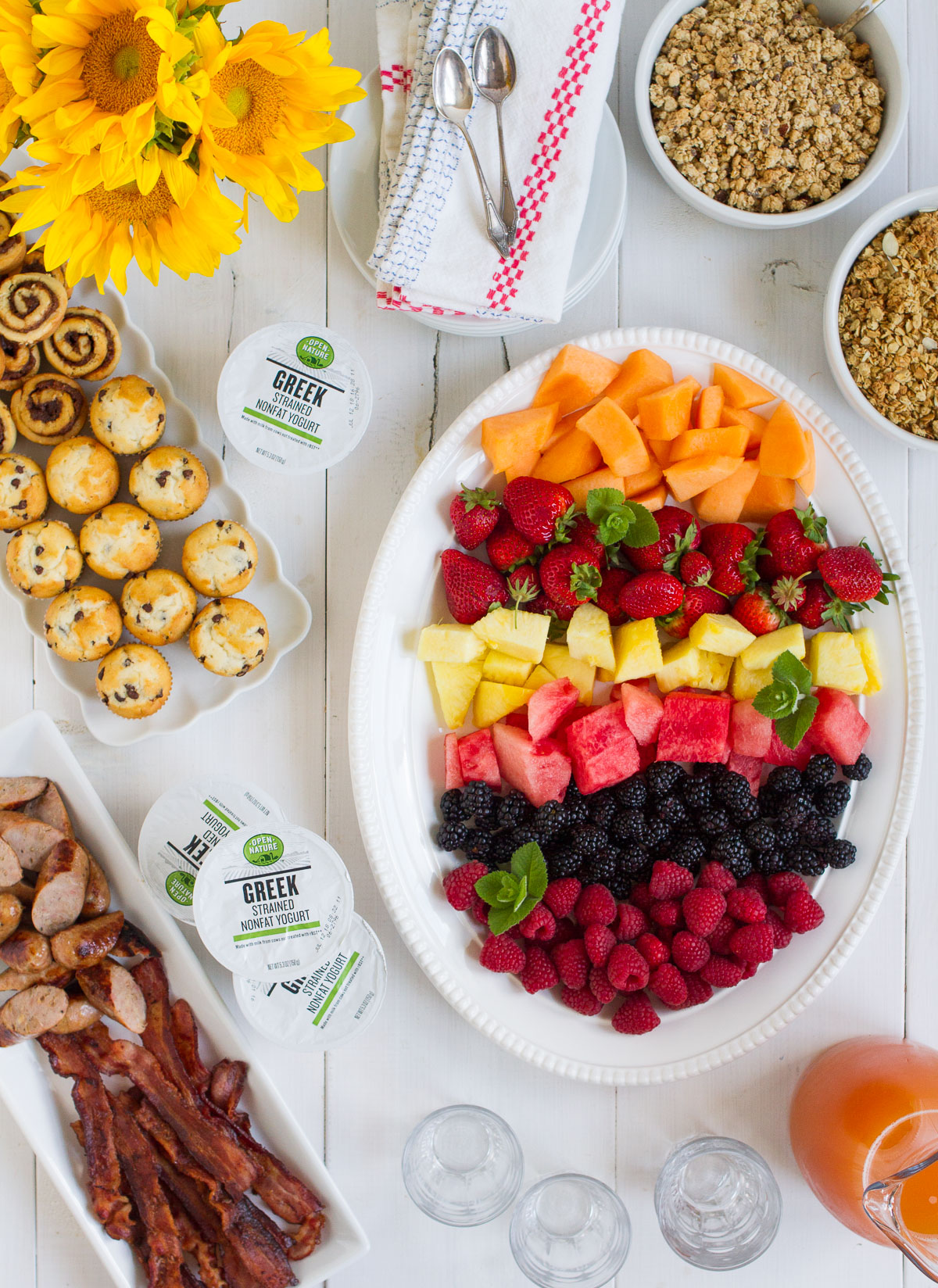 I'm sharing my tips for putting together an effortless summer brunch!