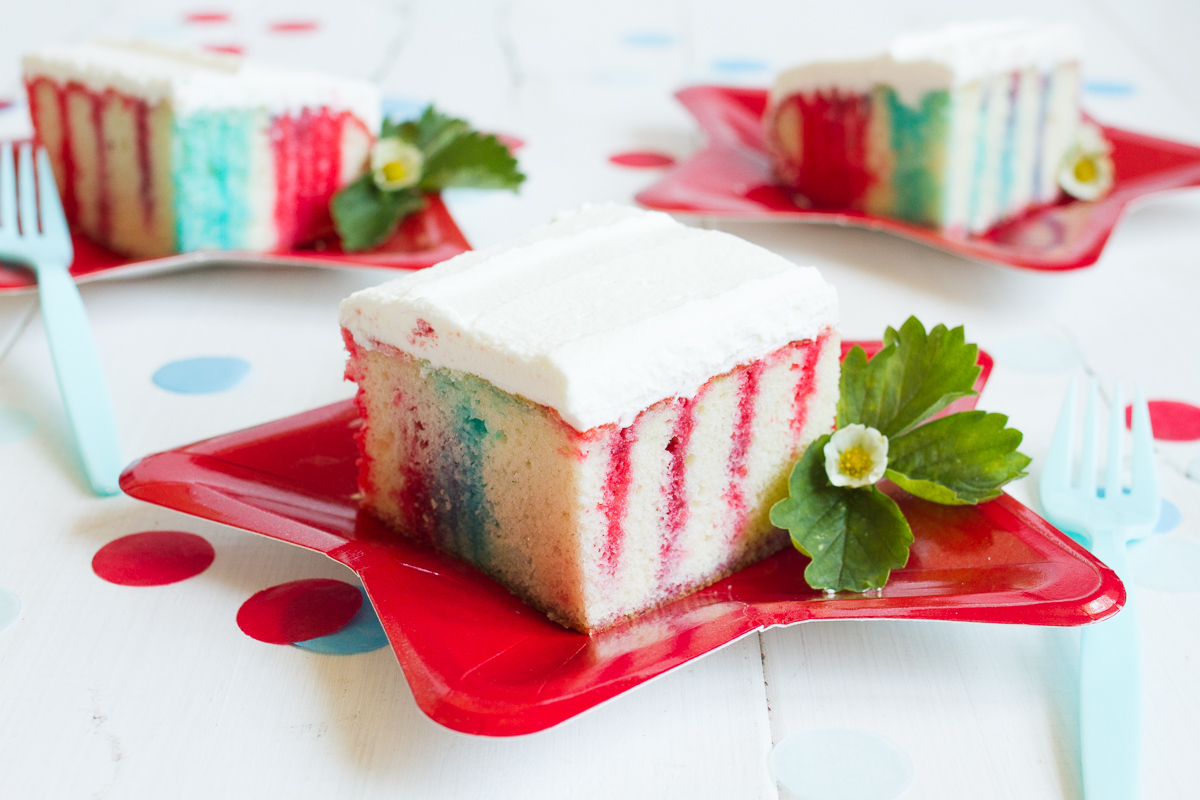 Make this easy and delicious red, white, and blue patriotic cake for the 4th of July!