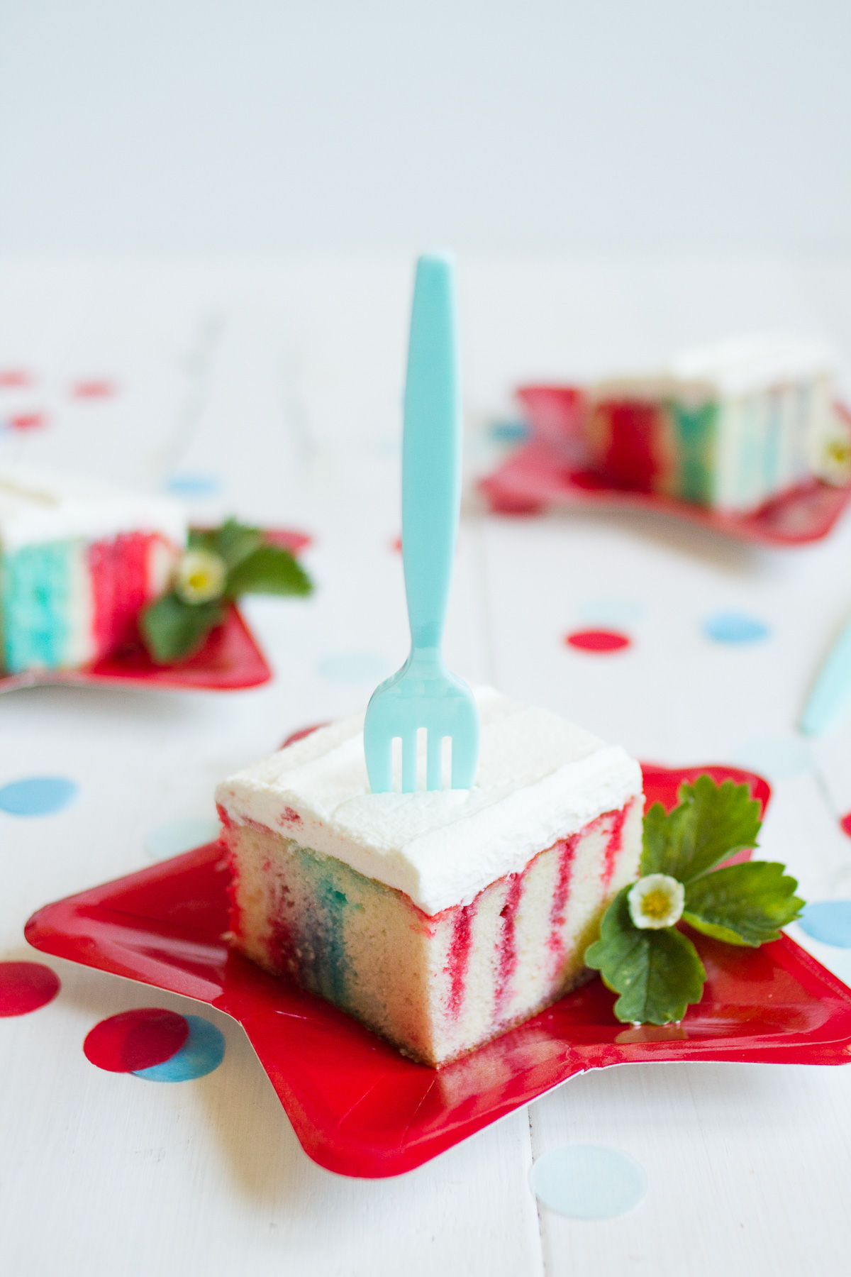 Make this easy and delicious red, white, and blue patriotic cake for the 4th of July!