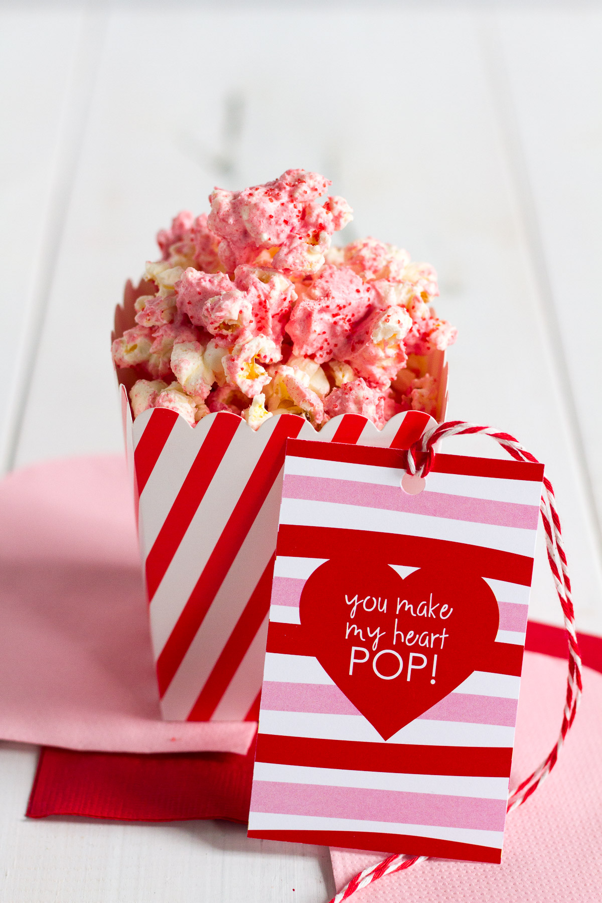 red hot white chocolate cinnamon popcorn with printable gift tags