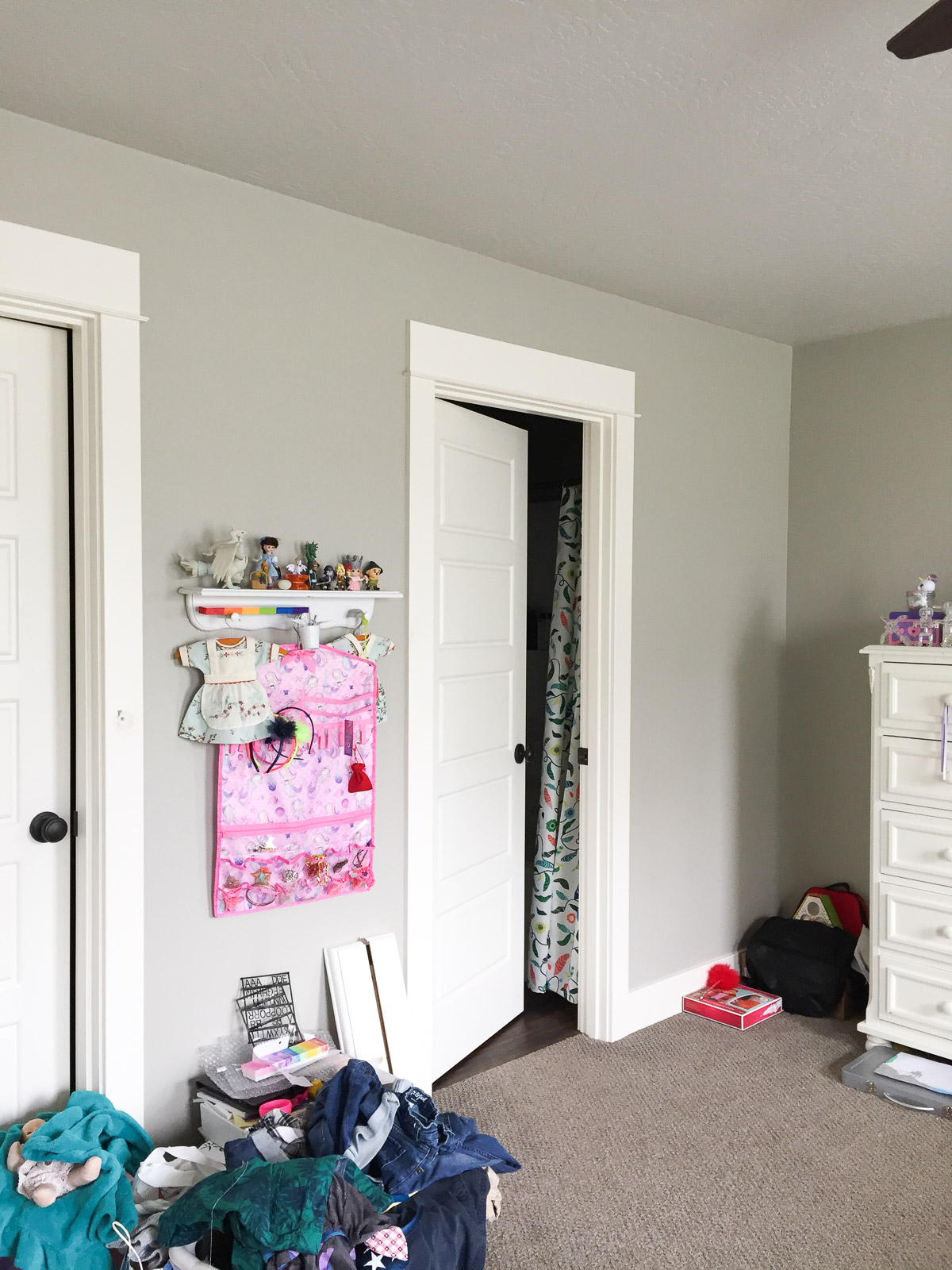 I'm making over our daughter's bedroom for the Spring 2019 One Room Challenge! The room needs a good clean out, some smart storage, and thoughtful, cohesive design.
