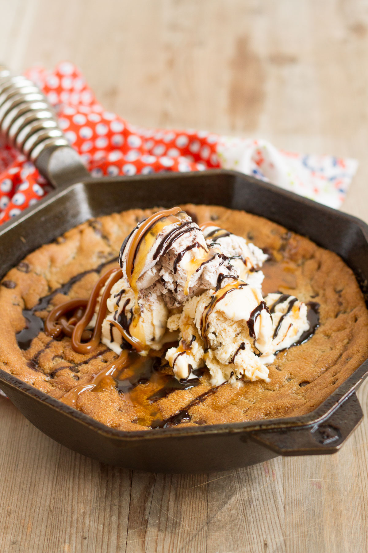 easy skillet chocolate chip cookie