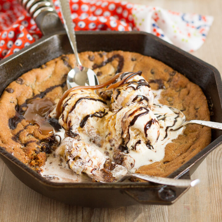 giant skillet chocolate chip cookie