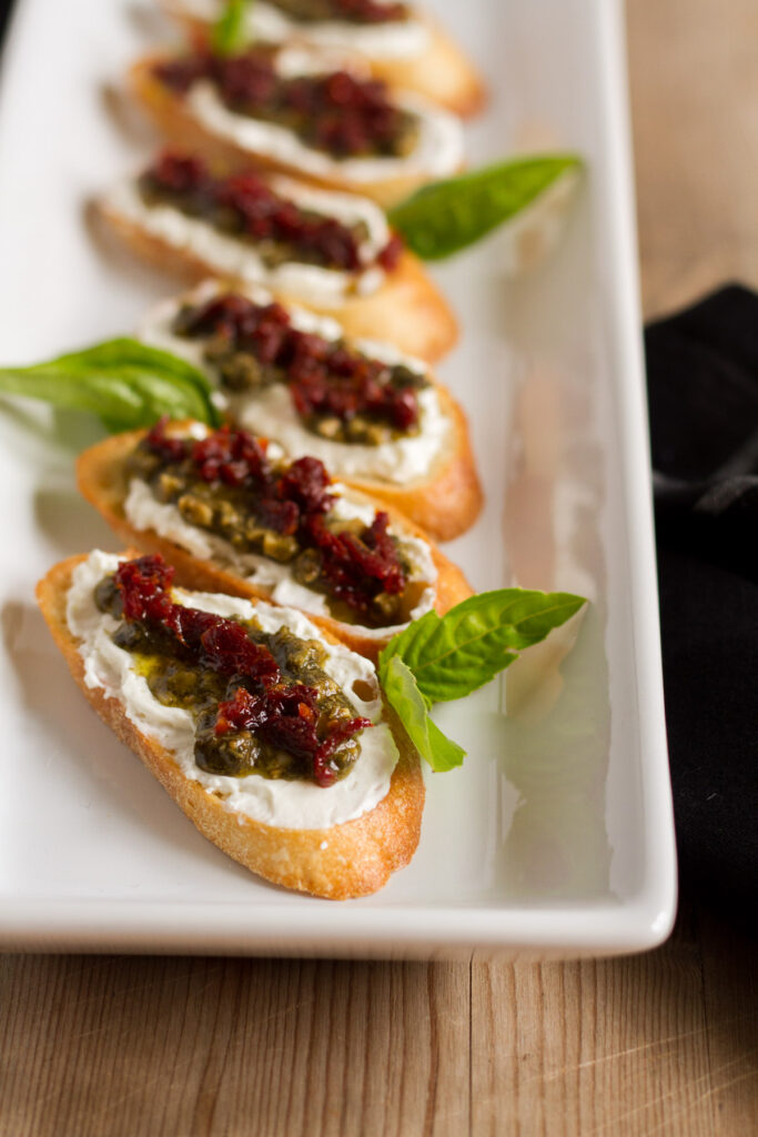 holiday sundried tomato and pesto crostini