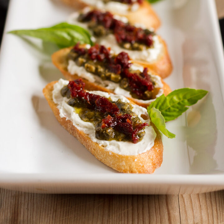 sundried tomato pesto crostini are perfect for the holidays