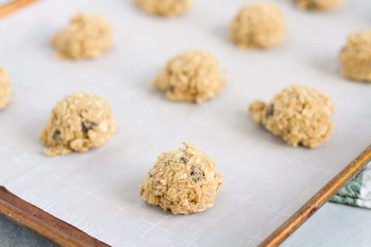 You'll love these delicious oatmeal cookies with chocolate chips and toffee bits