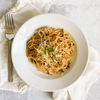 Lemon garlic spaghetti is an easy weeknight dinner your family will love.