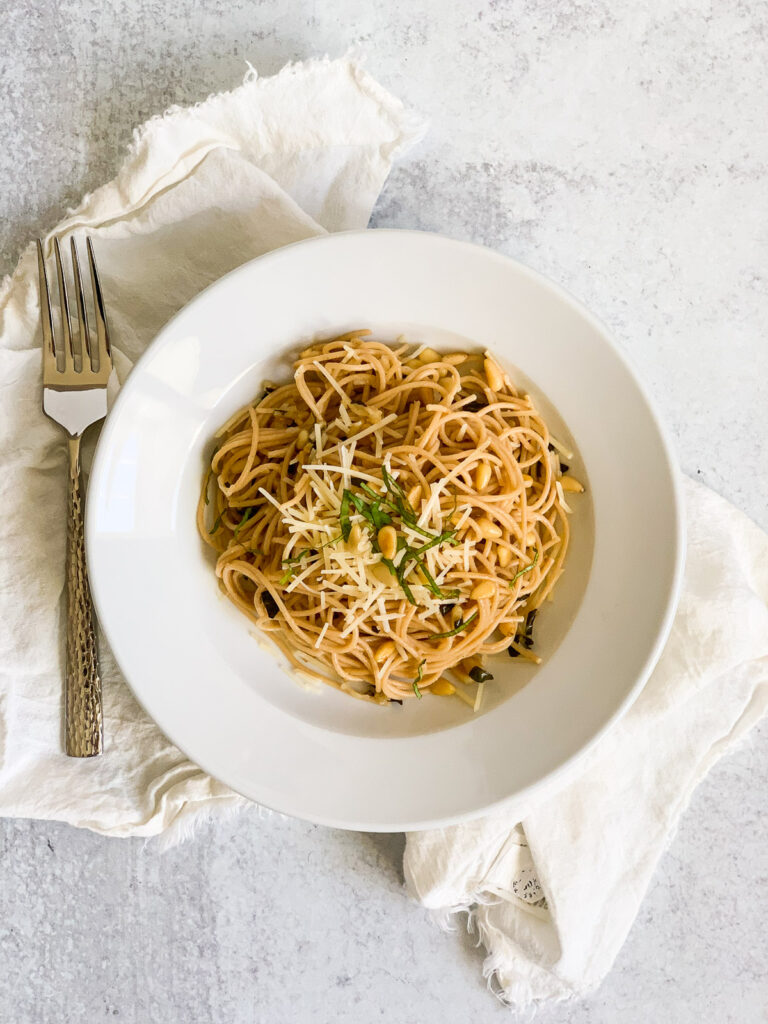 Lemon garlic spaghetti is an easy weeknight dinner your family will love.